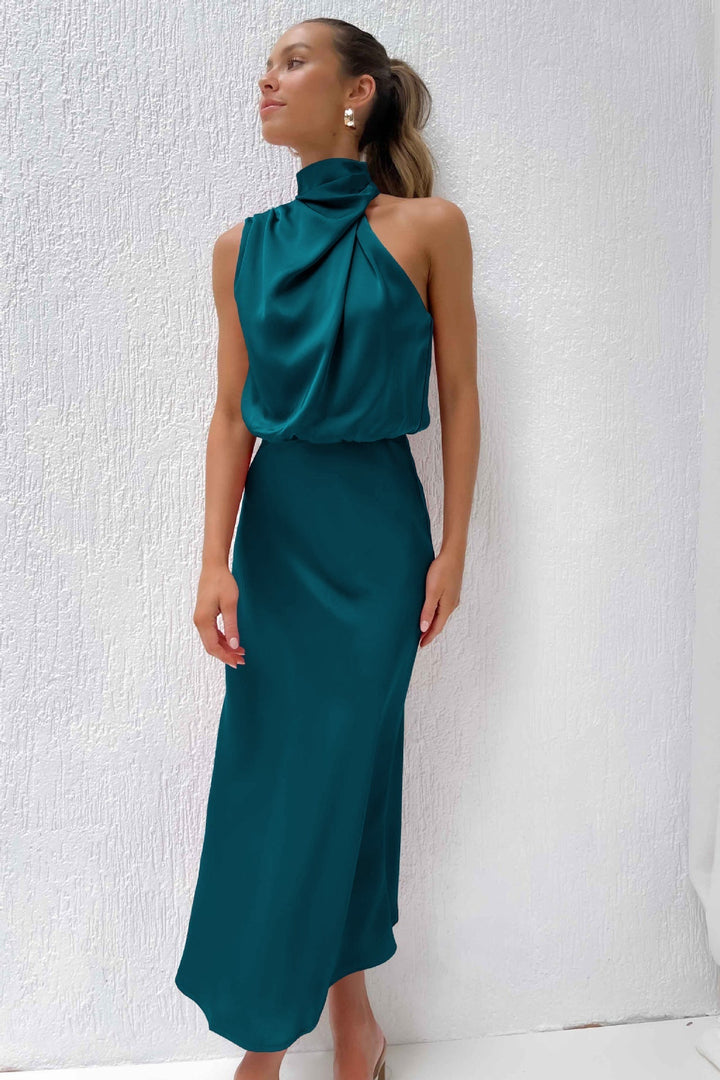 Exquisite Satin Evening Gown for Timeless Elegance