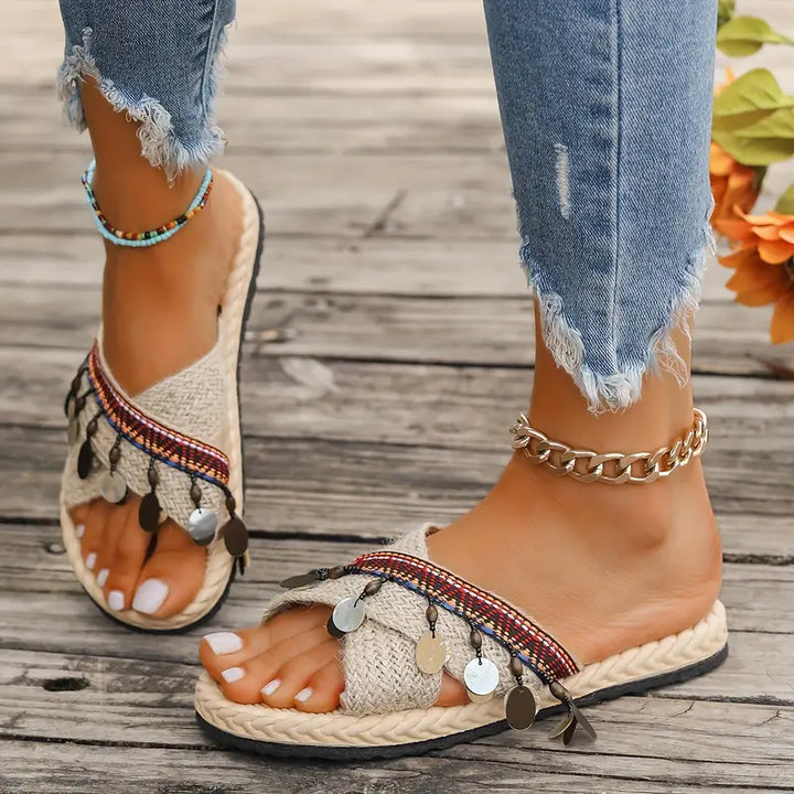 Chic Crisscross Sandals for Women: Where Comfort Meets Style!