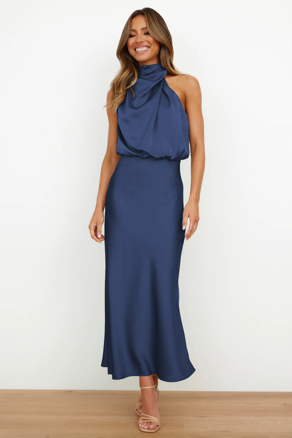 Exquisite Satin Evening Gown for Timeless Elegance