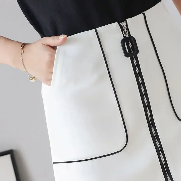 Chic Zippered Mini Skirt