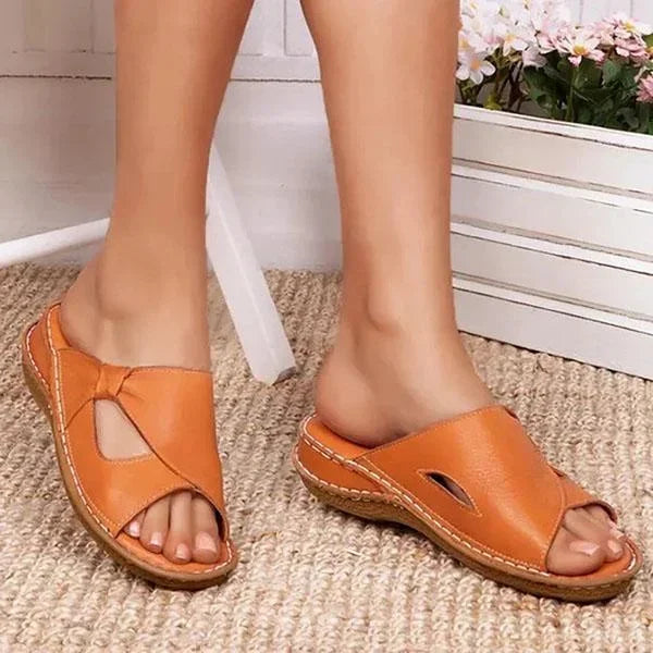 Chic Leather Sandals Combining Comfort and Style