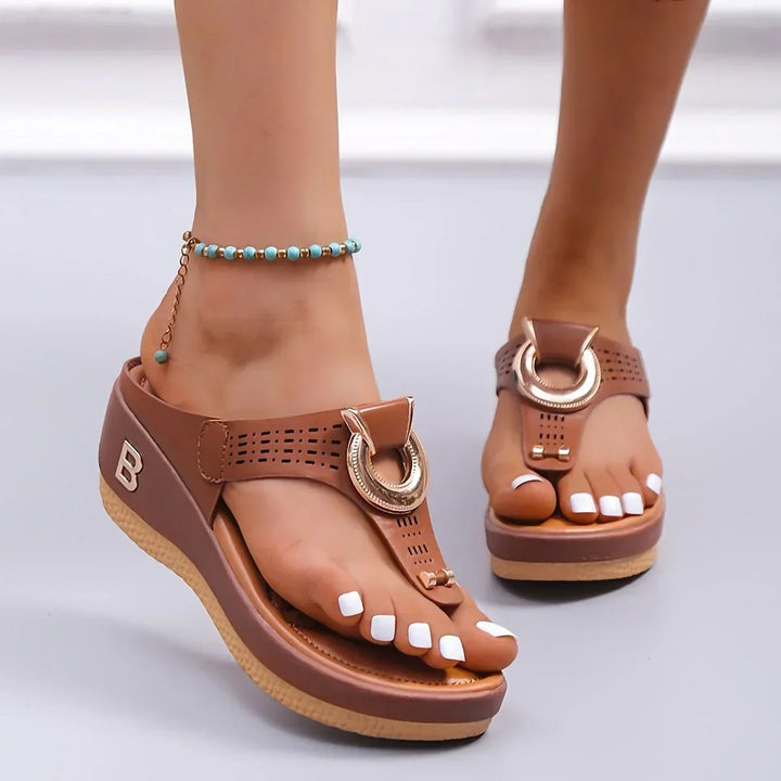 Chic Open-Toe Sandals Ideal for Your Summer Escapades