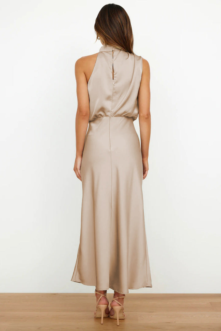 Exquisite Satin Evening Gown for Timeless Elegance