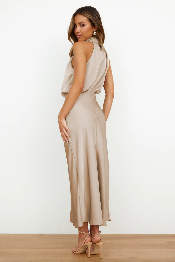 Exquisite Satin Evening Gown for Timeless Elegance