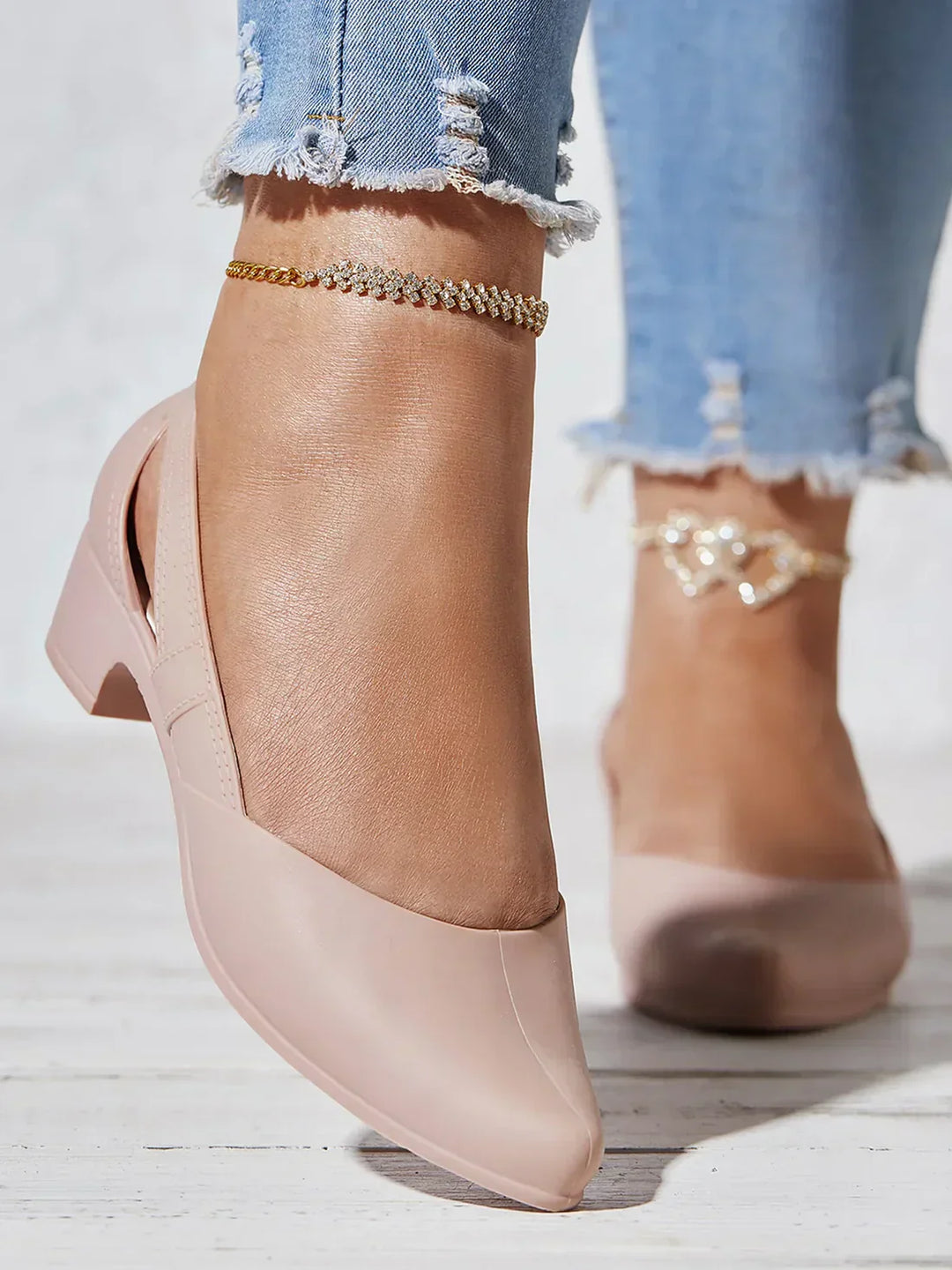 Stylish Women's Sandals with Chic Lens Detail