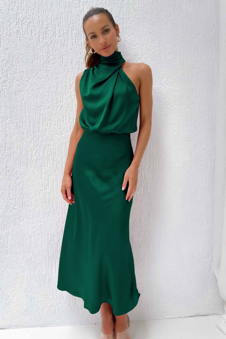 Exquisite Satin Evening Gown for Timeless Elegance