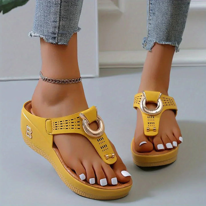 Chic Open-Toe Sandals Ideal for Your Summer Escapades