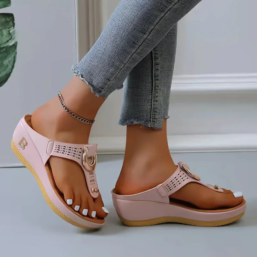 Chic Open-Toe Sandals Ideal for Your Summer Escapades