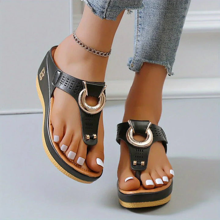 Chic Open-Toe Sandals Ideal for Your Summer Escapades