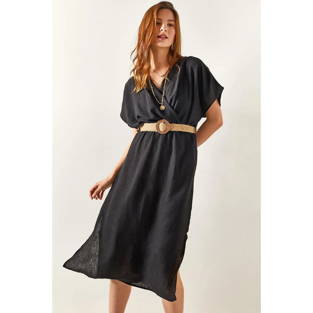 Exquisite Lightweight Dress with Alluring Slit Detail