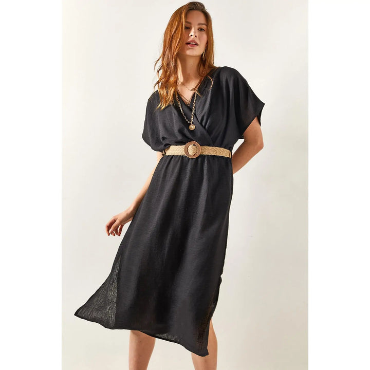 Exquisite Lightweight Dress with Alluring Slit Detail