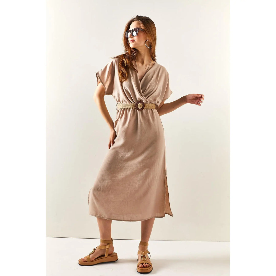 Exquisite Lightweight Dress with Alluring Slit Detail
