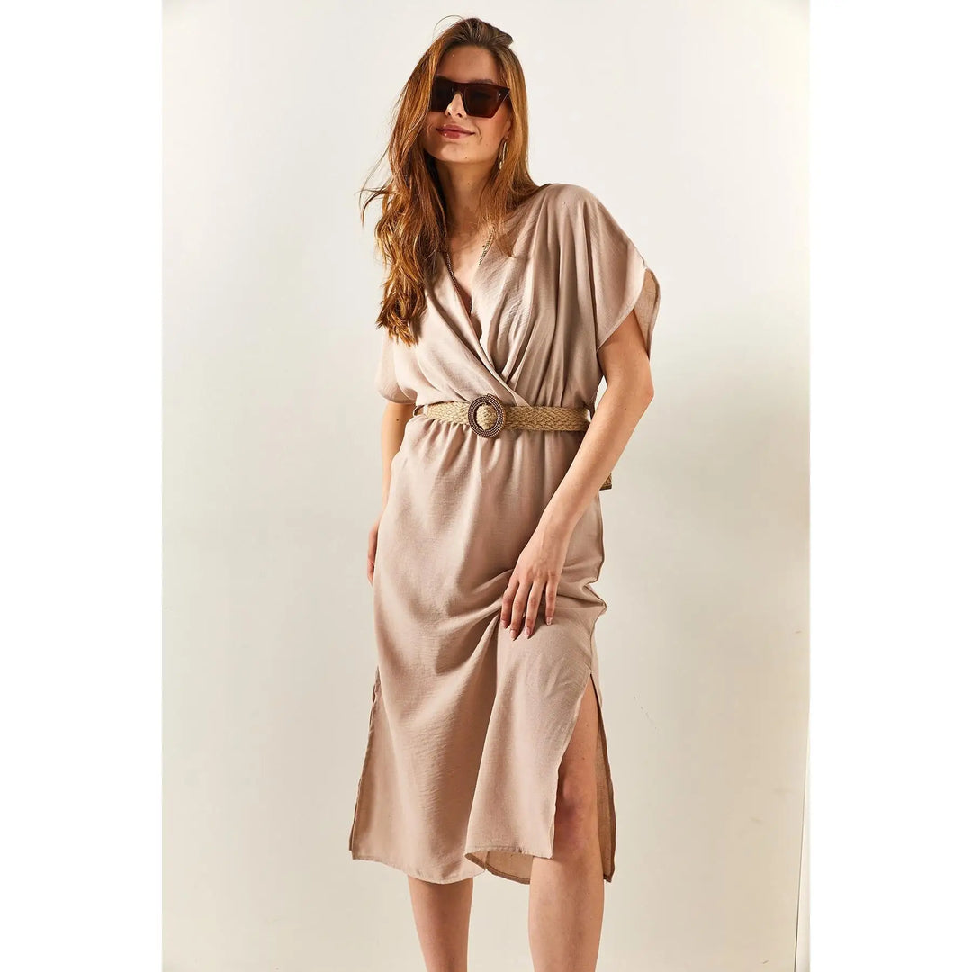 Exquisite Lightweight Dress with Alluring Slit Detail