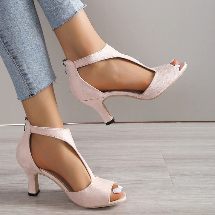 Elegant sandals for a timeless style