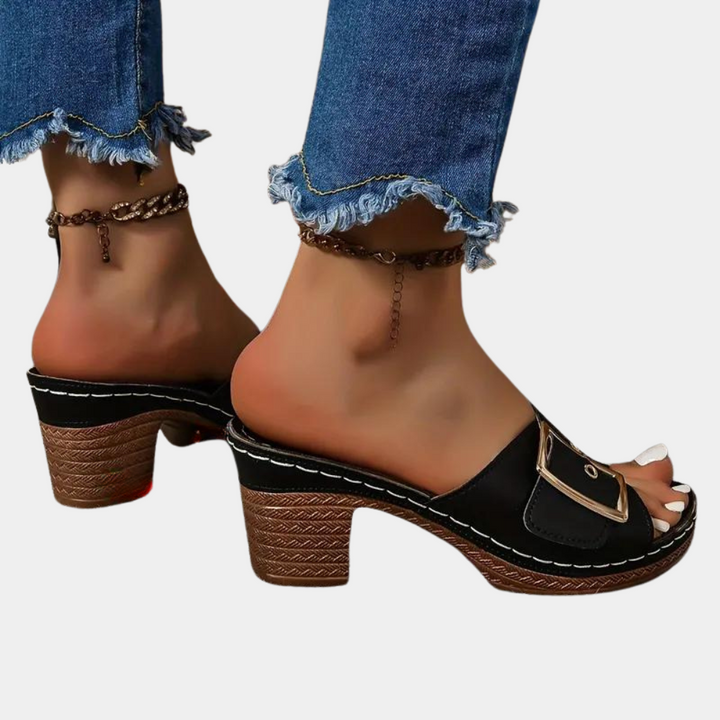 Chic and Cozy Women's Sandals Perfect for Any Event