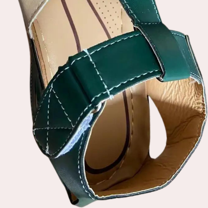 Chic and Cozy Women's Sandals for All-Day Wear