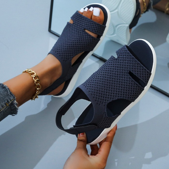 Chic and Cozy Women's Sandals for Ideal Summer Adventures