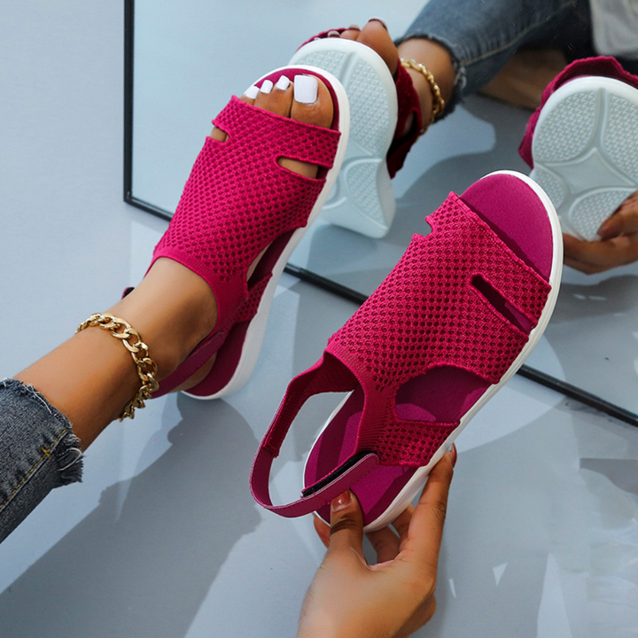 Chic and Cozy Women's Sandals for Ideal Summer Adventures