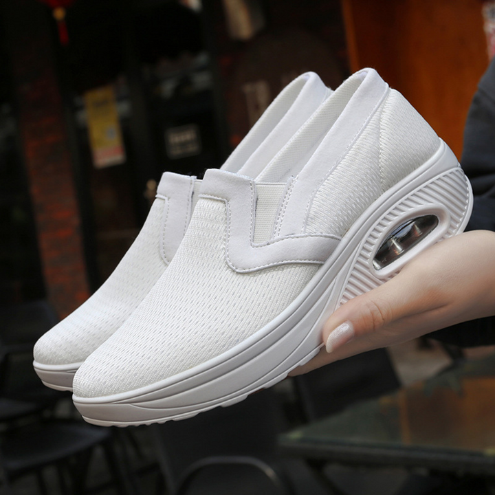 Chic and secure women's footwear for unmatched comfort