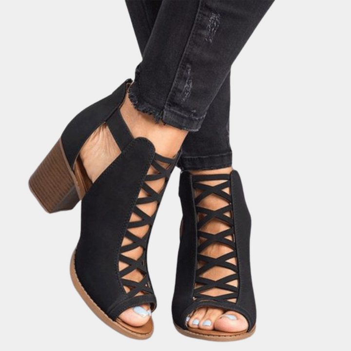 Chic Strappy Sandals for Trendsetting Women