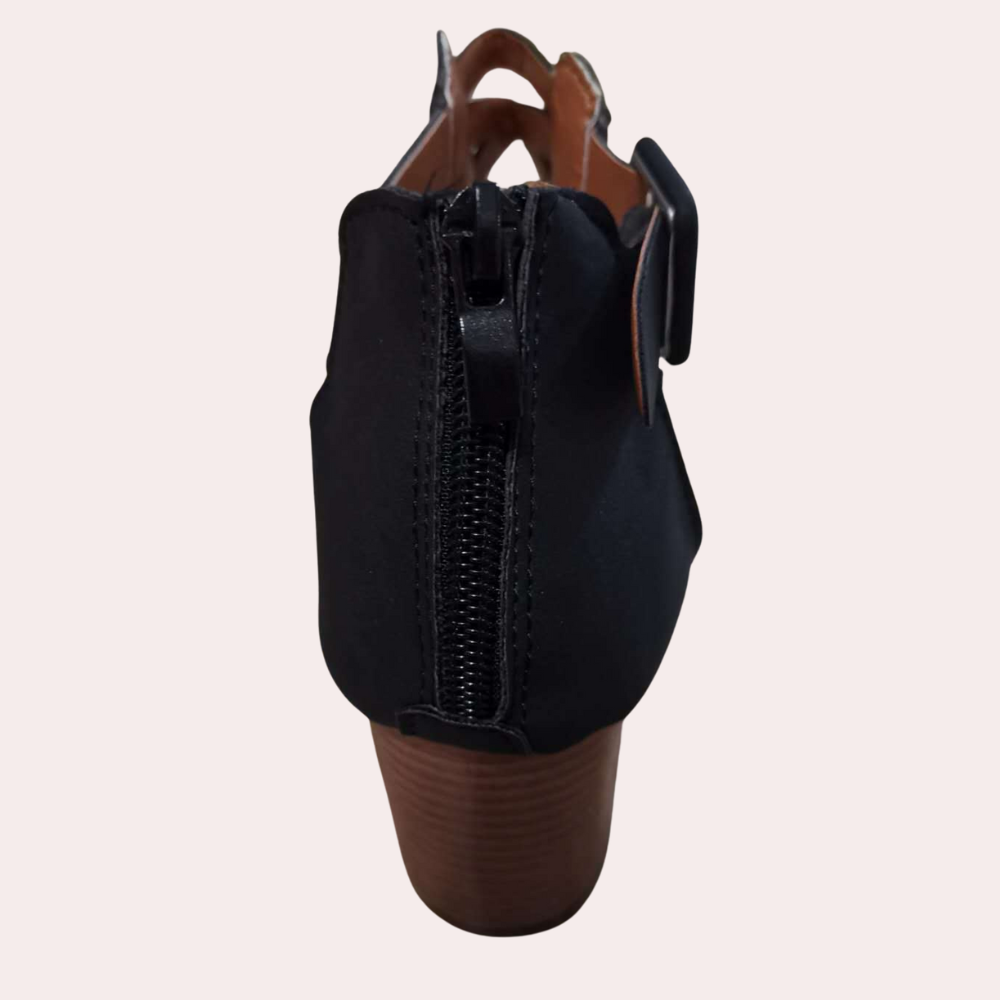 Chic Strappy Sandals for Trendsetting Women