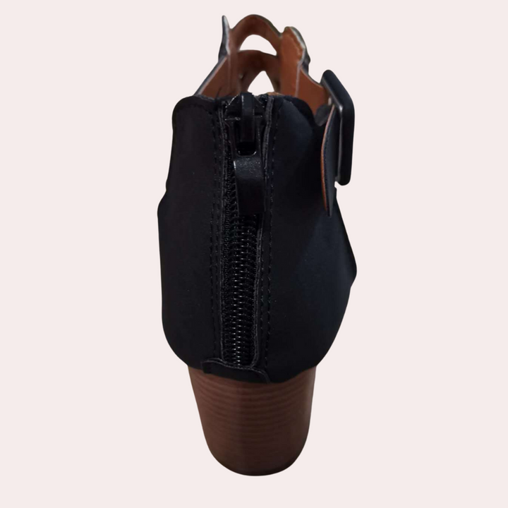 Chic Strappy Sandals for Trendsetting Women