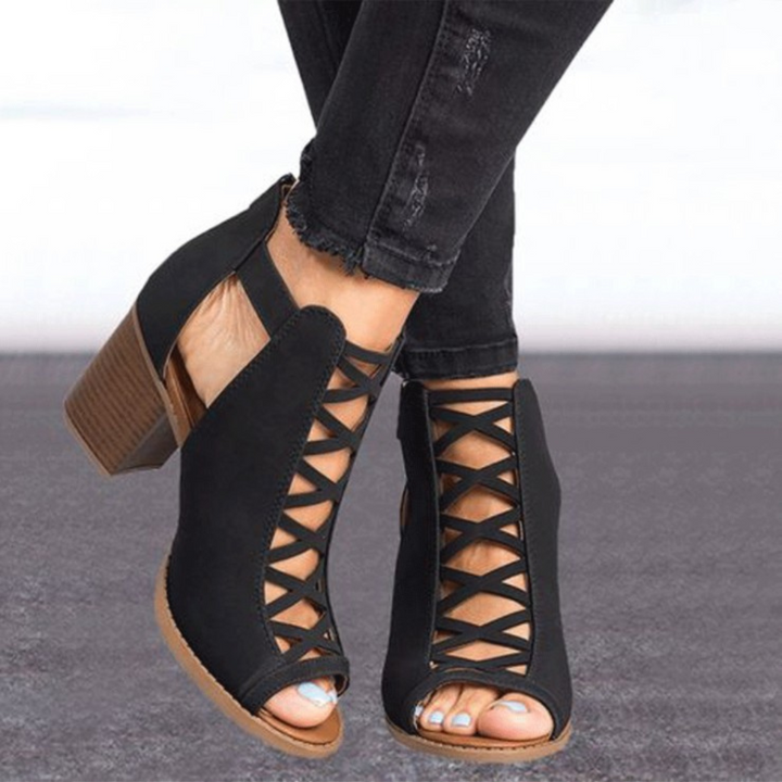 Chic Strappy Sandals for Trendsetting Women
