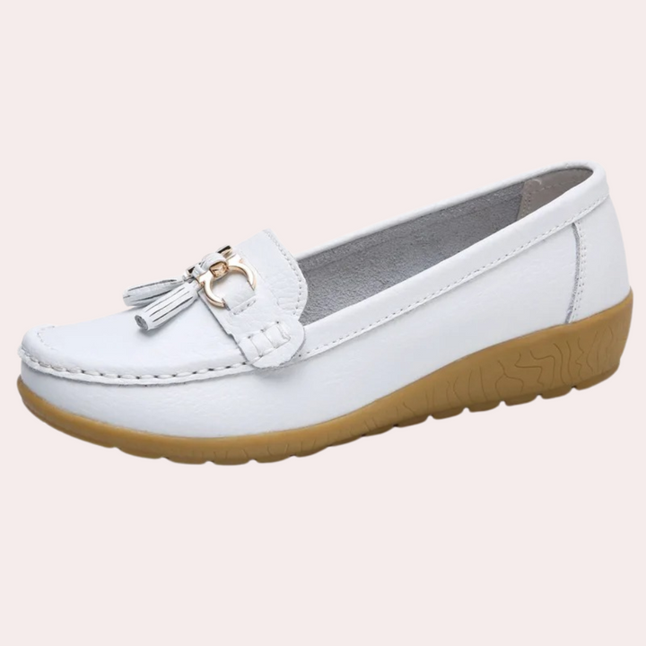 Chic and Cozy Women's Slippers for a Trendy Summer Look