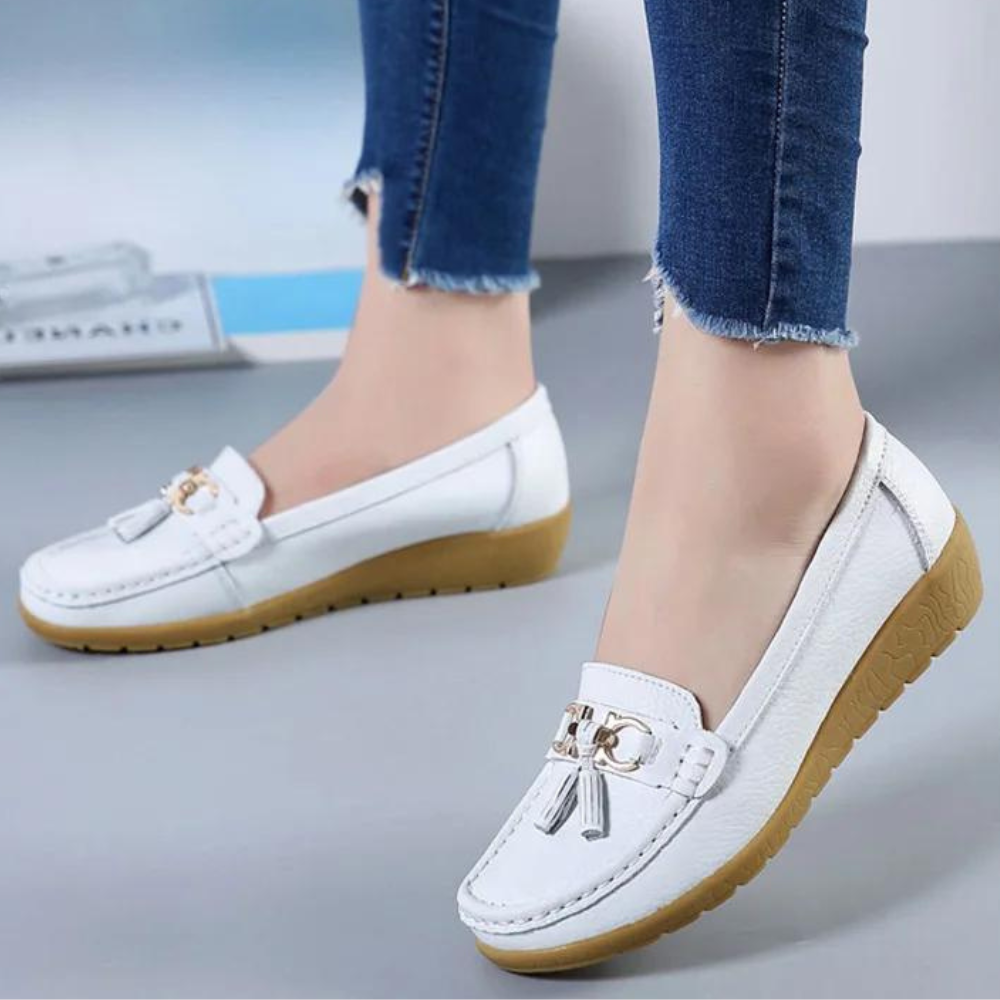 Chic and Cozy Women's Slippers for a Trendy Summer Look