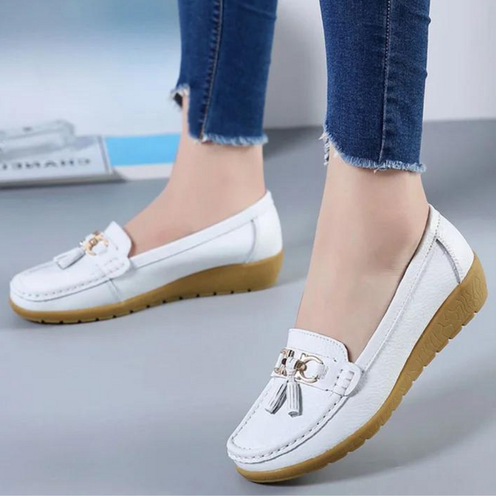 Chic and Cozy Women's Slippers for a Trendy Summer Look