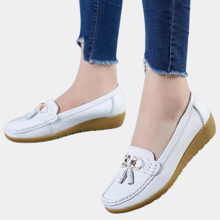 Chic and Cozy Women's Slippers for a Trendy Summer Look