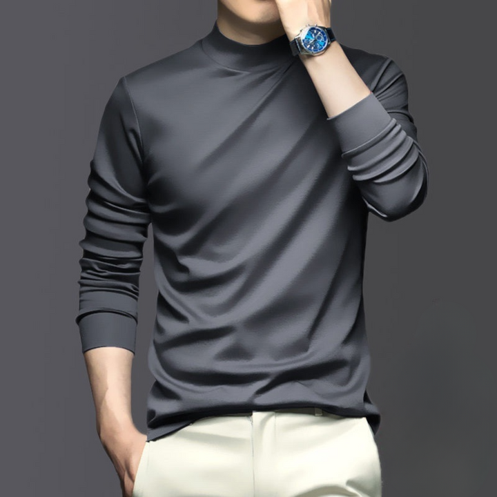 Acalan's Cozy and Chic T-Shirt for the Modern Gentleman
