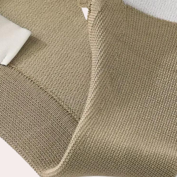 Classic Knitted Polo Shirt for the Fashion-Forward Gentleman