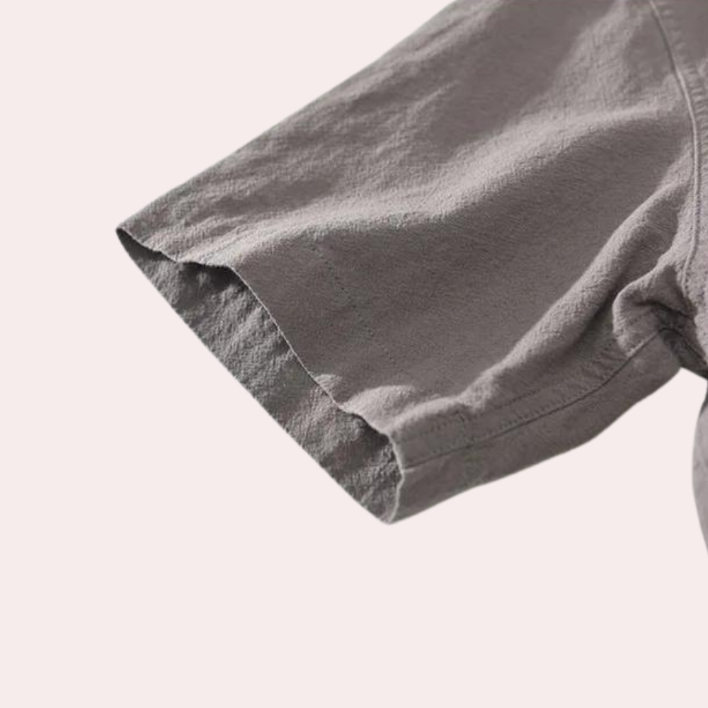 Trendy Shirt Tailored for the Contemporary Gentleman