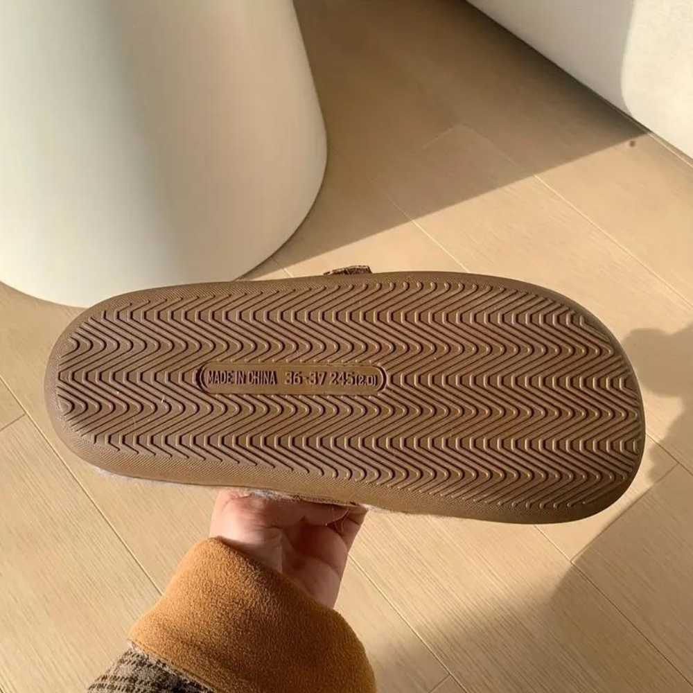Elegant and Cozy Indoor Slippers for Ultimate Comfort