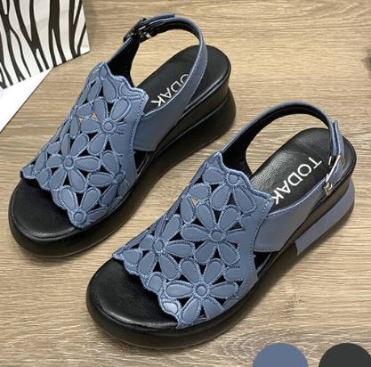 Chic and Cozy Women's Athletic Sandals