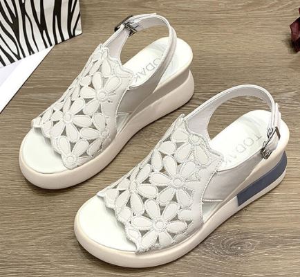 Chic and Cozy Women's Athletic Sandals
