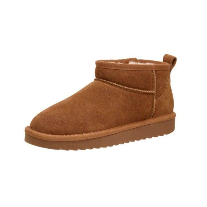 Luxurious and Cozy Boots with Plush Synthetic Fur