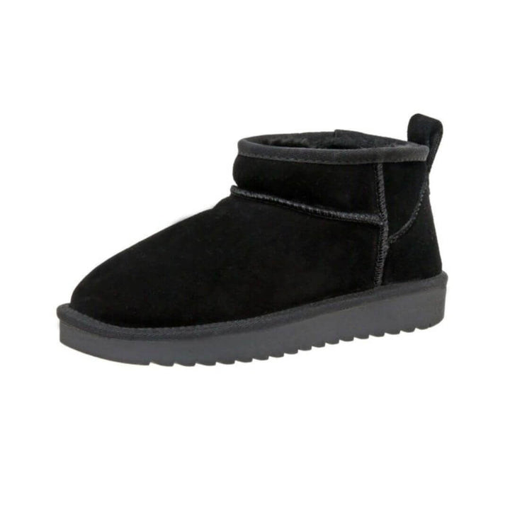 Luxurious and Cozy Boots with Plush Synthetic Fur