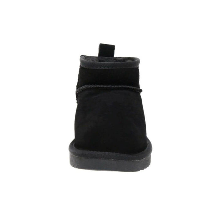 Luxurious and Cozy Boots with Plush Synthetic Fur