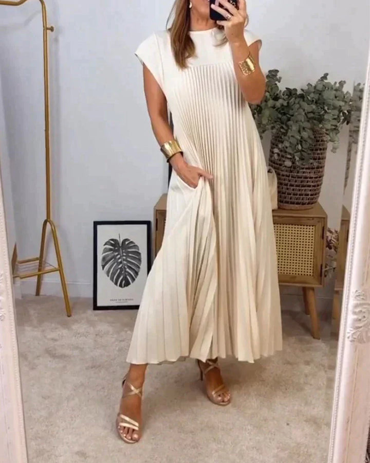 Elegant Sleeveless Pleated Dress