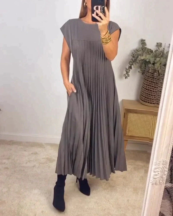 Elegant Sleeveless Pleated Dress