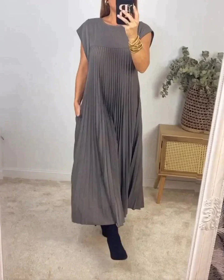 Elegant Sleeveless Pleated Dress