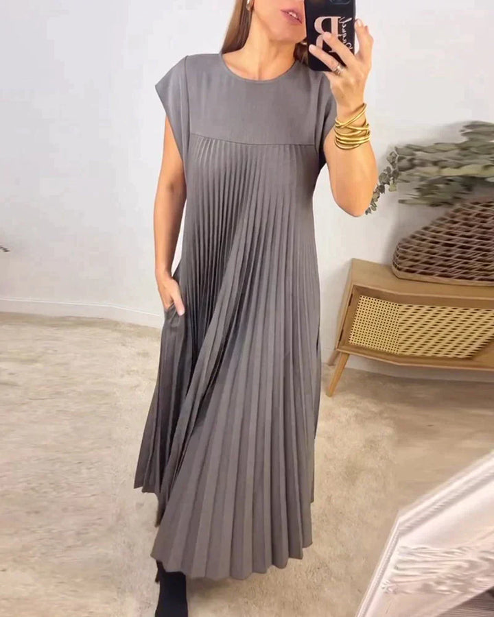 Elegant Sleeveless Pleated Dress