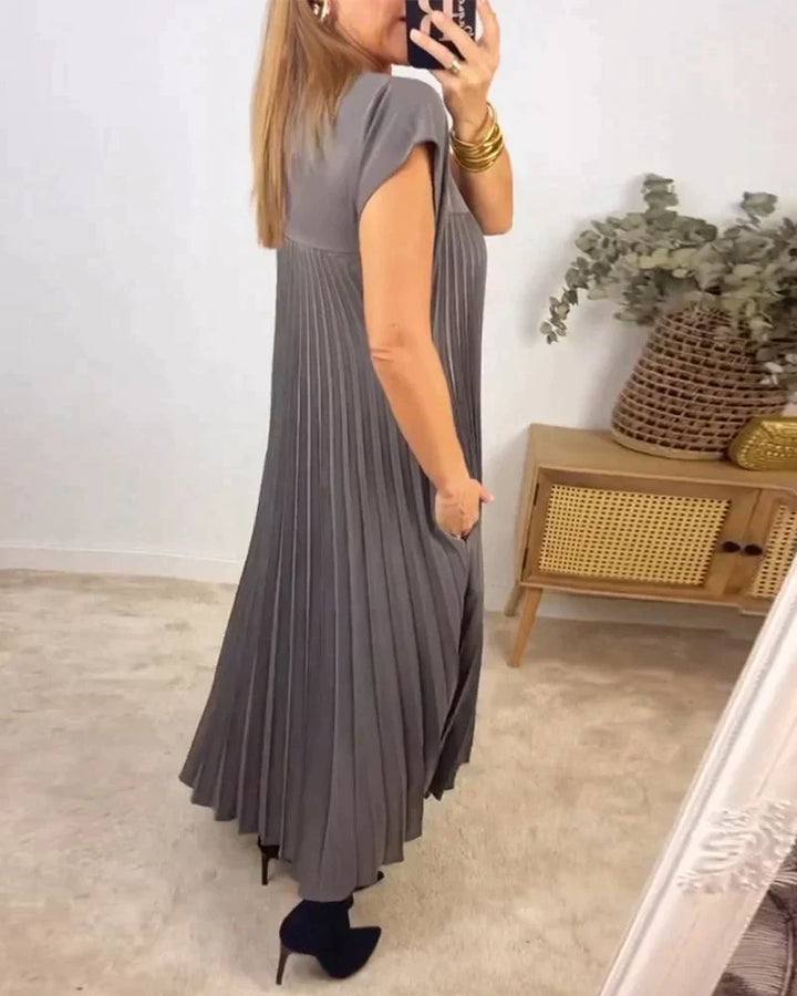 Elegant Sleeveless Pleated Dress