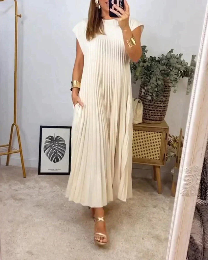 Elegant Sleeveless Pleated Dress