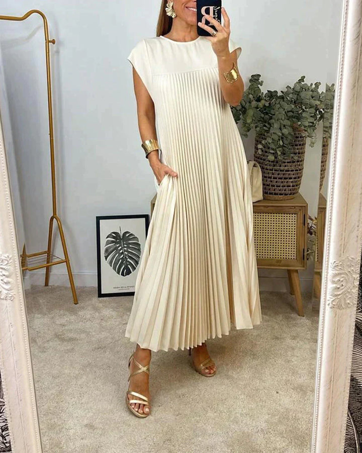 Elegant Sleeveless Pleated Dress