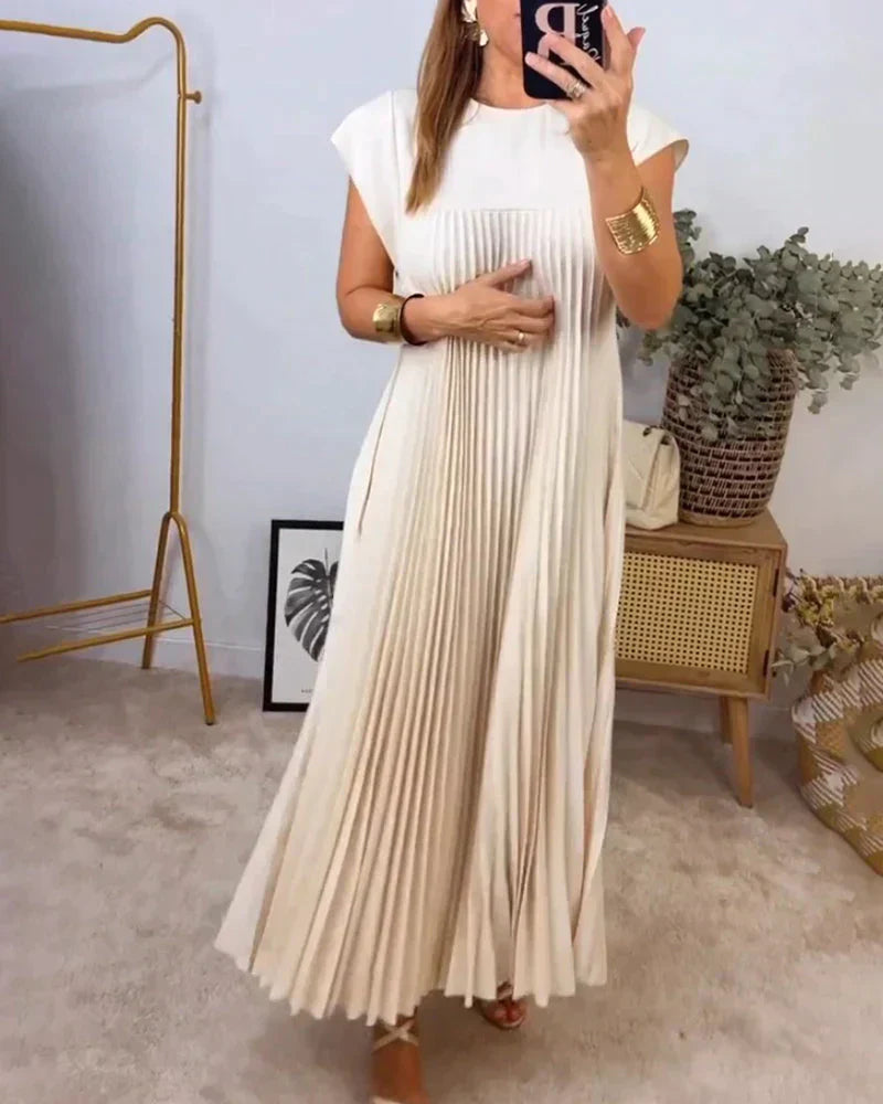 Elegant Sleeveless Pleated Dress