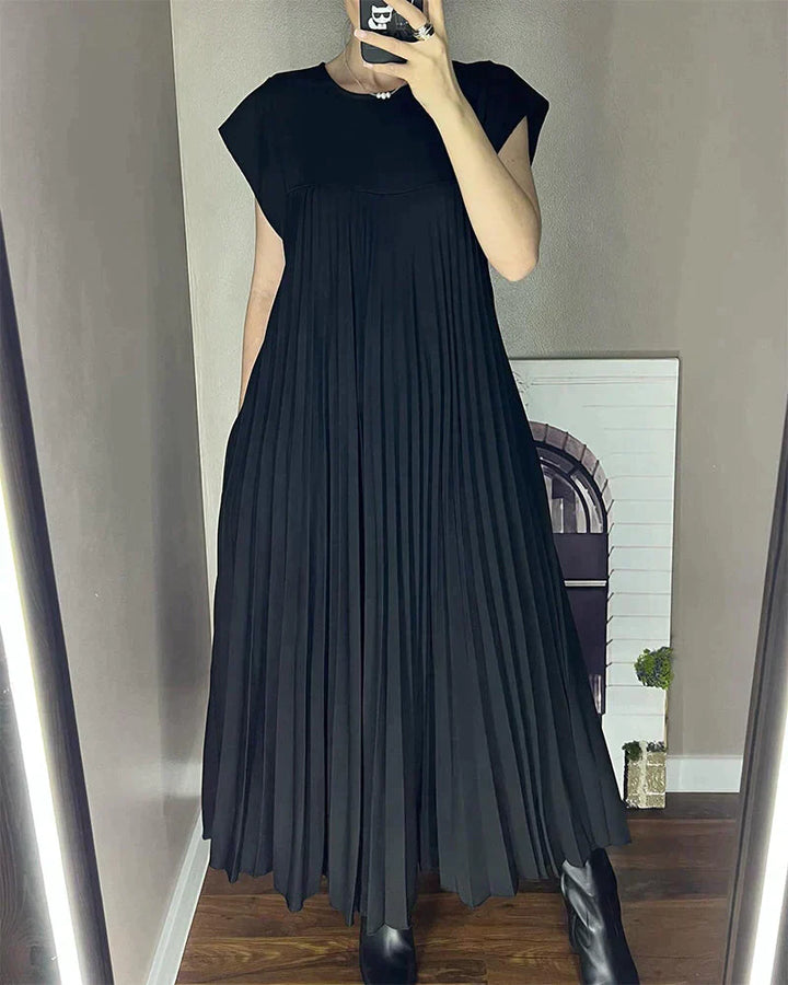 Elegant Sleeveless Pleated Dress