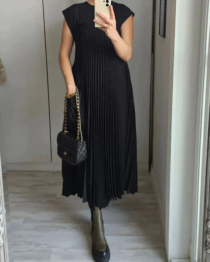 Elegant Sleeveless Pleated Dress